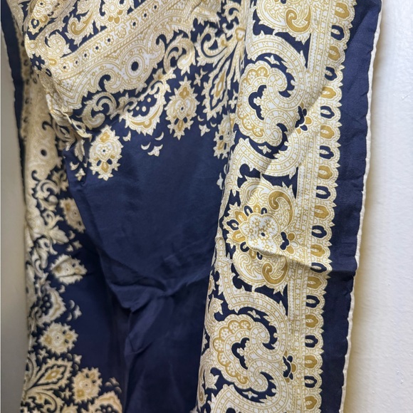 Vintage silk paisley Square scarf navy blue gold white 27” x 26” hand rolled hem - Picture 5 of 10